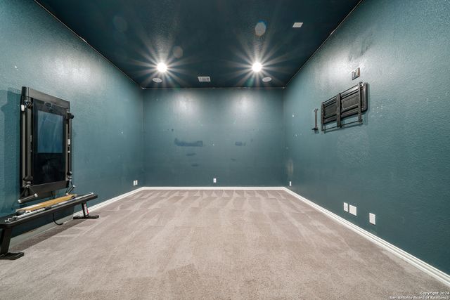1525 SPECHTS RNCH, New Braunfels, TX 78132