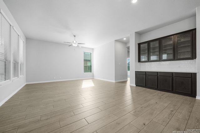 1525 SPECHTS RNCH, New Braunfels, TX 78132