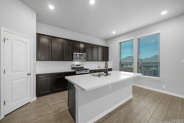 1525 SPECHTS RNCH, New Braunfels, TX 78132