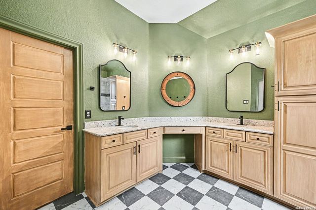 291 Allemania Dr, New Braunfels, TX 78132