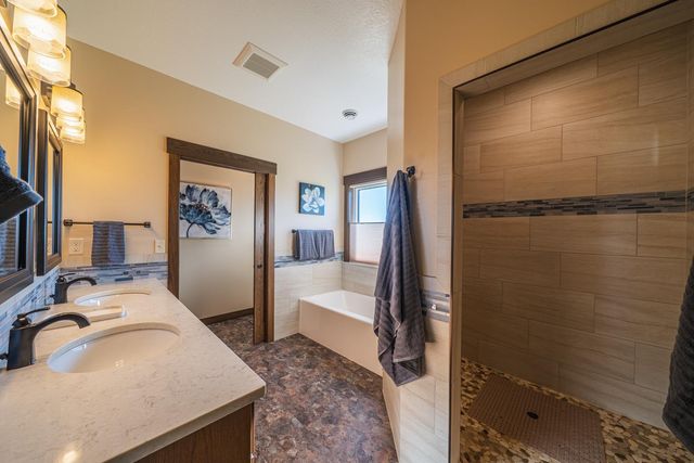 626 Lake Forest Circle, Detroit Lakes, MN 56501