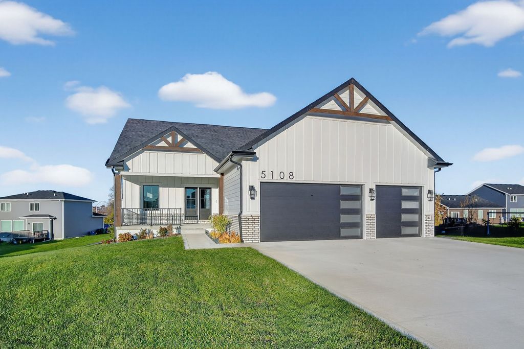 5108 154TH Circle, Urbandale, IA 50323