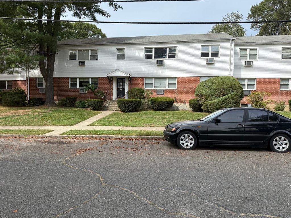 230 Cherry Hill Drive 2B, Bridgeport, CT 06606