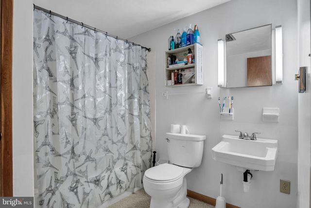 7169 CHAMBERS HILL RD, Harrisburg, PA 17111