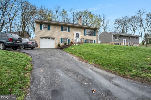7169 CHAMBERS HILL RD, Harrisburg, PA 17111