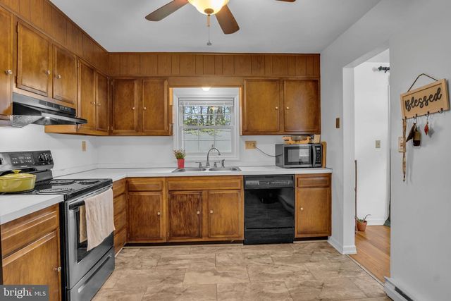 7169 CHAMBERS HILL RD, Harrisburg, PA 17111