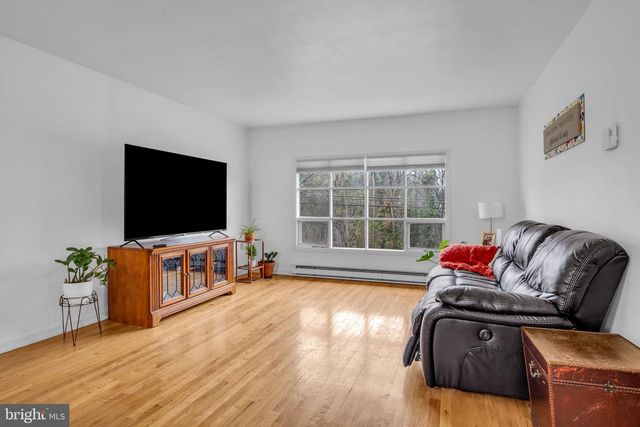 7169 CHAMBERS HILL RD, Harrisburg, PA 17111
