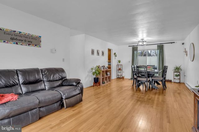 7169 CHAMBERS HILL RD, Harrisburg, PA 17111