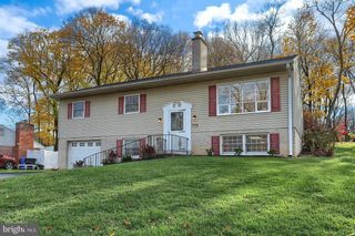 7169 CHAMBERS HILL RD, Harrisburg, PA 17111