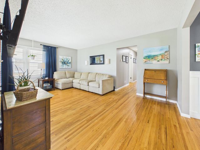4250 Welcome Avenue N, Crystal, MN 55422
