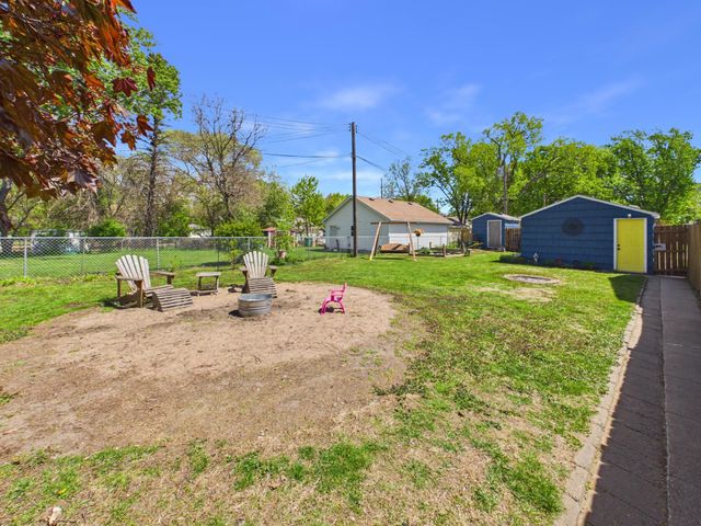 4250 Welcome Avenue N, Crystal, MN 55422