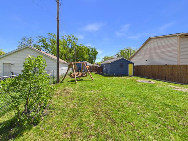 4250 Welcome Avenue N, Crystal, MN 55422