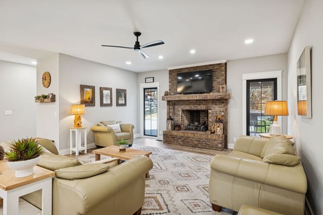 7340 Bradford Rd, Primm Springs, TN 38476