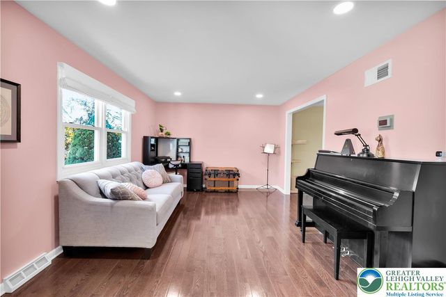 2901 Fairmont Street, South Whitehall Twp, PA 18104