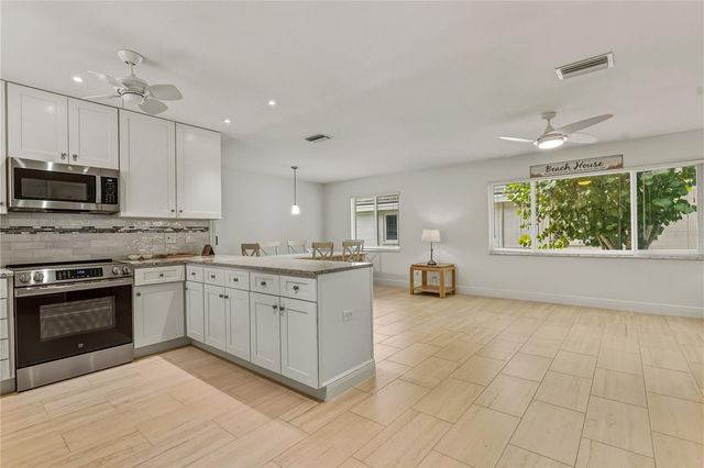 1900 BENJAMIN FRANKLIN DRIVE V12, Sarasota, FL 34236