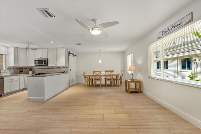 1900 BENJAMIN FRANKLIN DRIVE V12, Sarasota, FL 34236