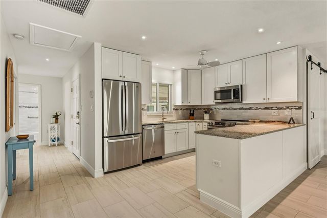 1900 BENJAMIN FRANKLIN DRIVE V12, Sarasota, FL 34236