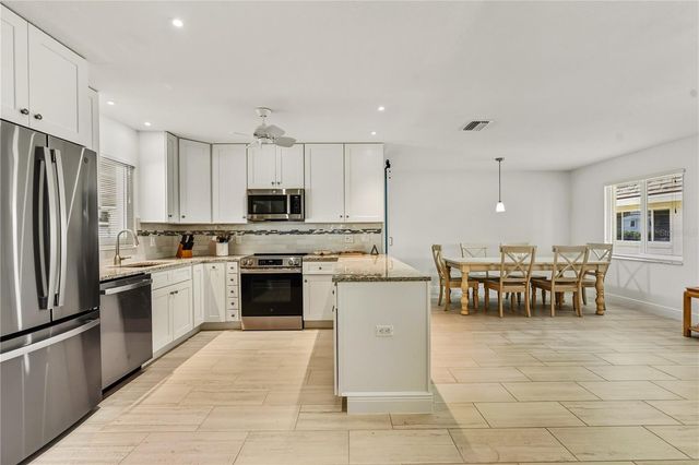 1900 BENJAMIN FRANKLIN DRIVE V12, Sarasota, FL 34236