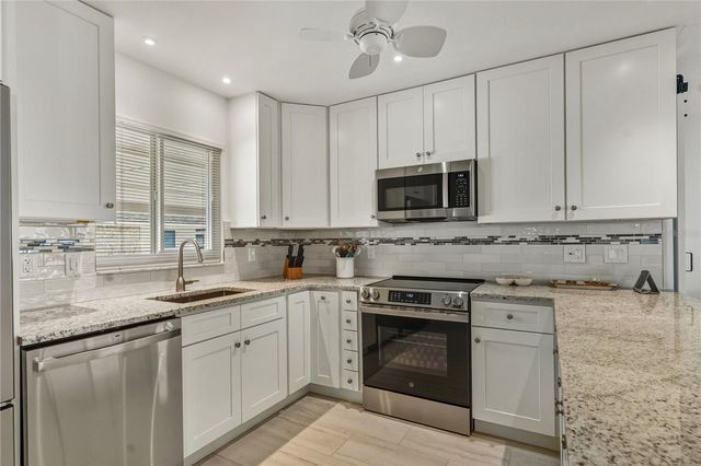 1900 BENJAMIN FRANKLIN DRIVE V12, Sarasota, FL 34236