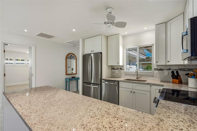 1900 BENJAMIN FRANKLIN DRIVE V12, Sarasota, FL 34236