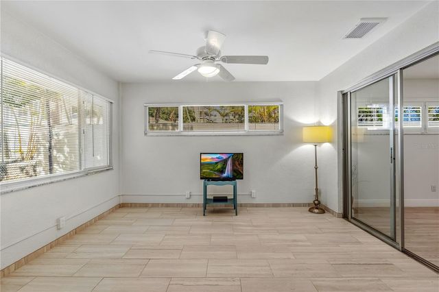 1900 BENJAMIN FRANKLIN DRIVE V12, Sarasota, FL 34236