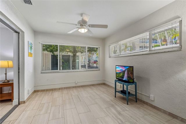 1900 BENJAMIN FRANKLIN DRIVE V12, Sarasota, FL 34236