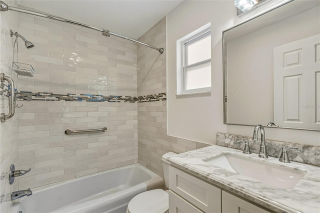 1900 BENJAMIN FRANKLIN DRIVE V12, Sarasota, FL 34236