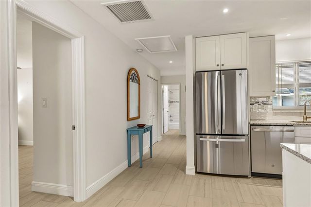 1900 BENJAMIN FRANKLIN DRIVE V12, Sarasota, FL 34236