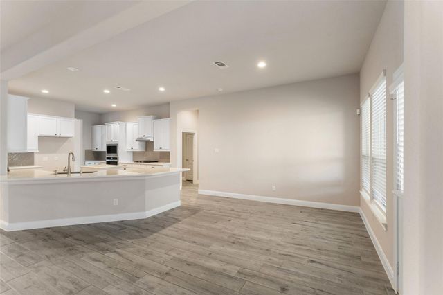 1524 N Bluebonnet Lane, Angleton, TX 77515