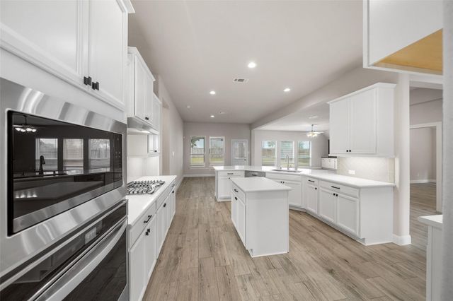 1524 N Bluebonnet Lane, Angleton, TX 77515