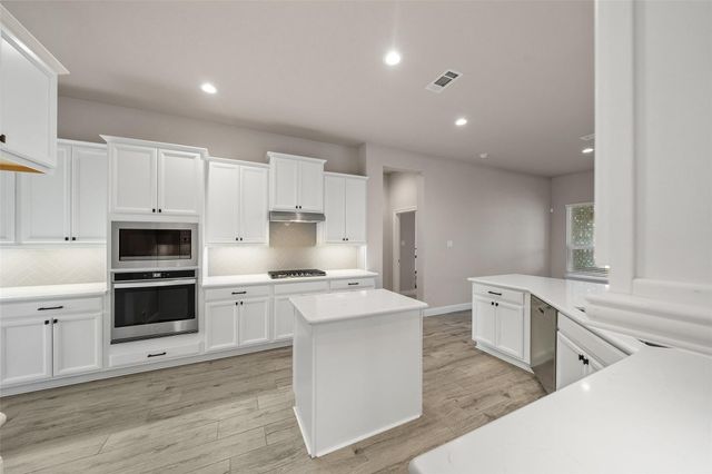 1524 N Bluebonnet Lane, Angleton, TX 77515