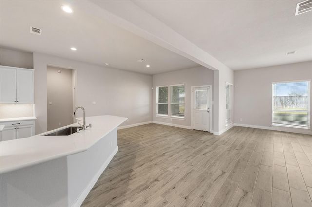 1524 N Bluebonnet Lane, Angleton, TX 77515