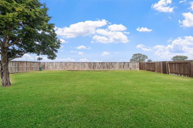 1524 N Bluebonnet Lane, Angleton, TX 77515