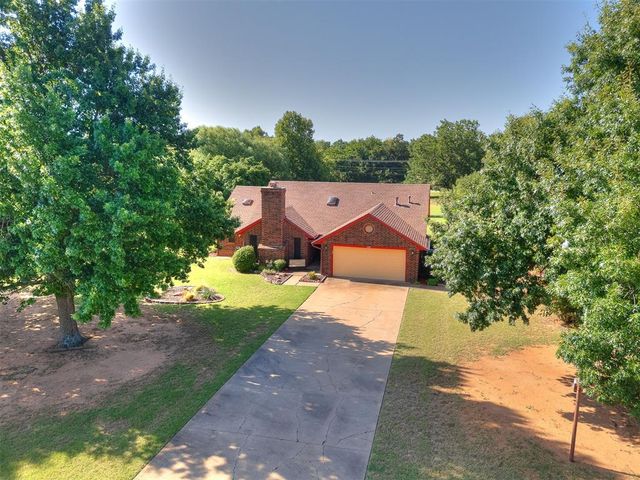 2201 Dena Drive, Guthrie, OK 73044