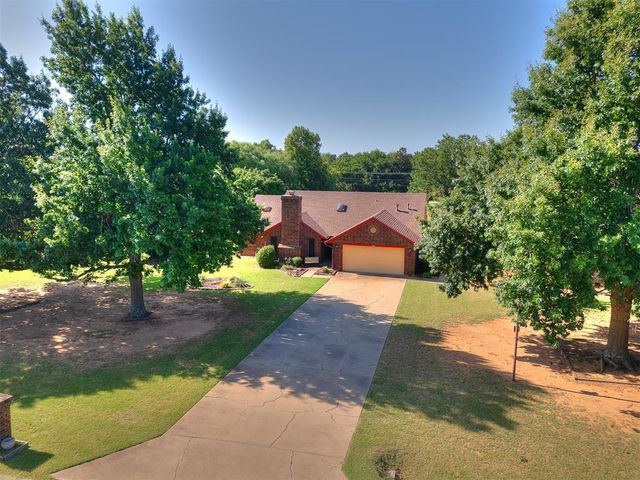 2201 Dena Drive, Guthrie, OK 73044