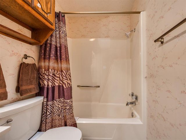 2201 Dena Drive, Guthrie, OK 73044