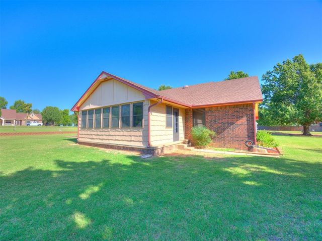 2201 Dena Drive, Guthrie, OK 73044