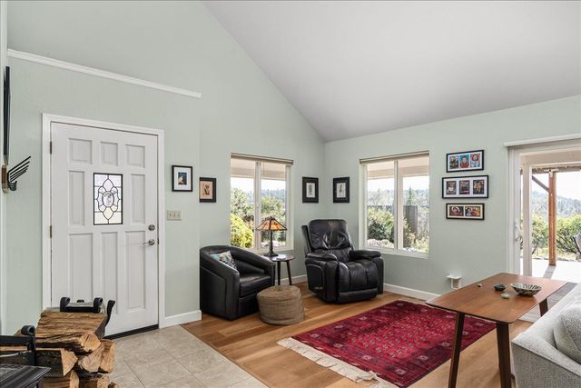 15666 Wolf Mountain Rd, Grass Valley, CA 95949