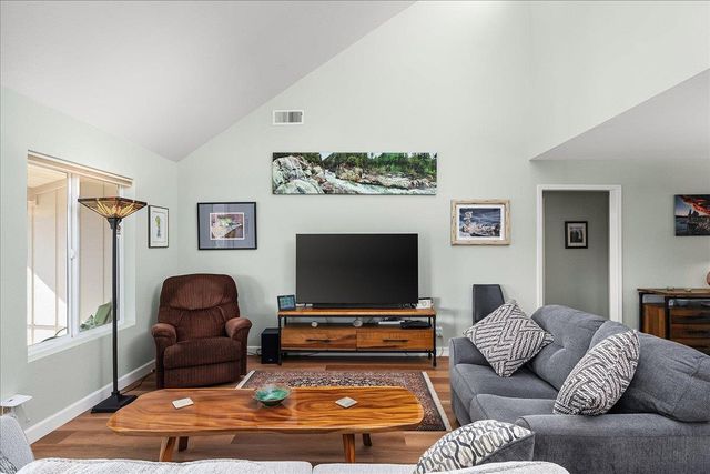 15666 Wolf Mountain Rd, Grass Valley, CA 95949