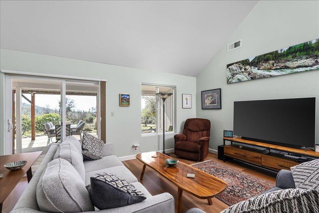 15666 Wolf Mountain Rd, Grass Valley, CA 95949