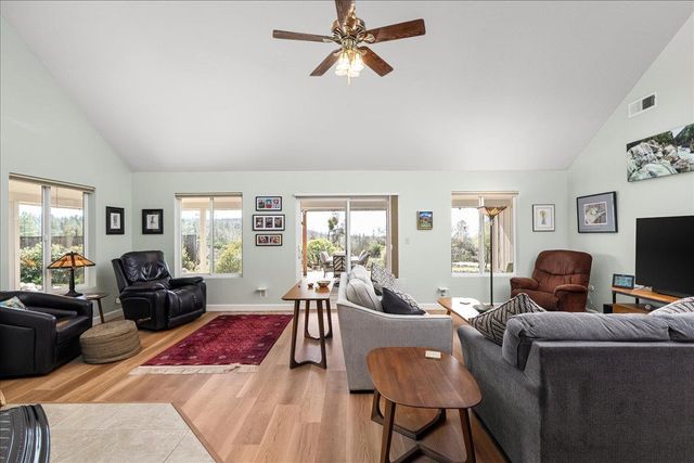 15666 Wolf Mountain Rd, Grass Valley, CA 95949