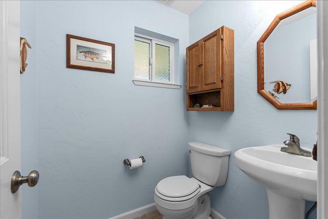 15666 Wolf Mountain Rd, Grass Valley, CA 95949