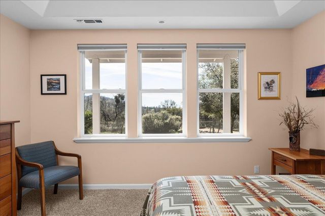 15666 Wolf Mountain Rd, Grass Valley, CA 95949