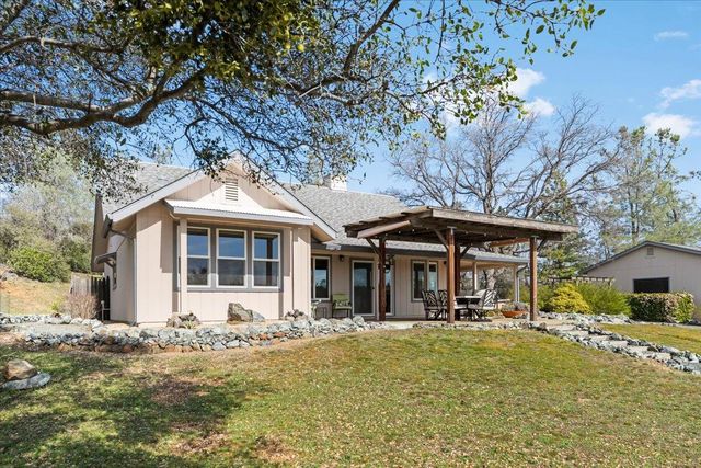 15666 Wolf Mountain Rd, Grass Valley, CA 95949