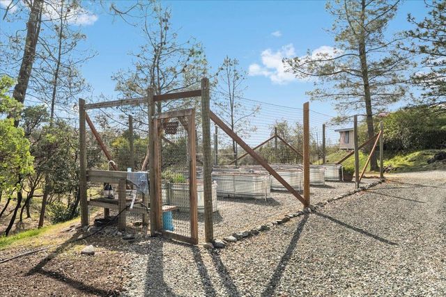 15666 Wolf Mountain Rd, Grass Valley, CA 95949