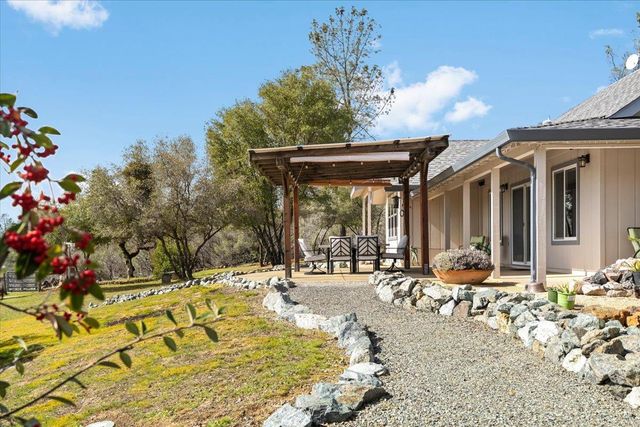 15666 Wolf Mountain Rd, Grass Valley, CA 95949