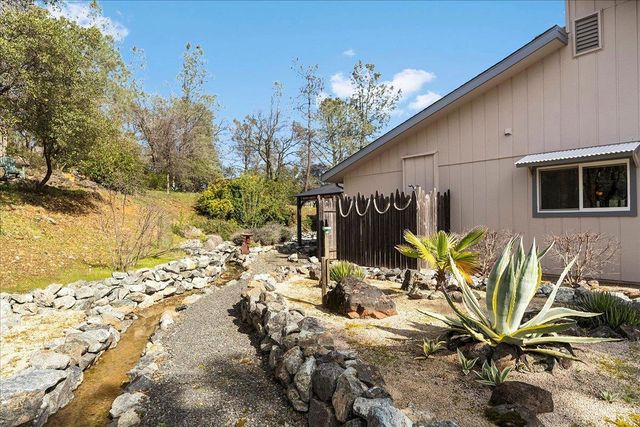 15666 Wolf Mountain Rd, Grass Valley, CA 95949