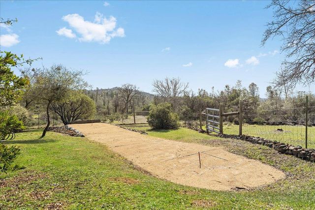 15666 Wolf Mountain Rd, Grass Valley, CA 95949