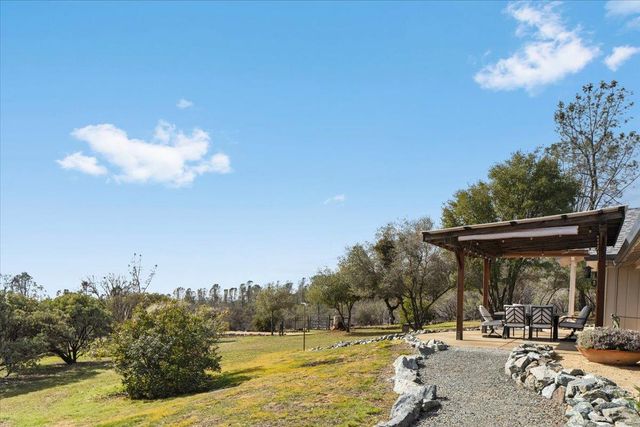 15666 Wolf Mountain Rd, Grass Valley, CA 95949