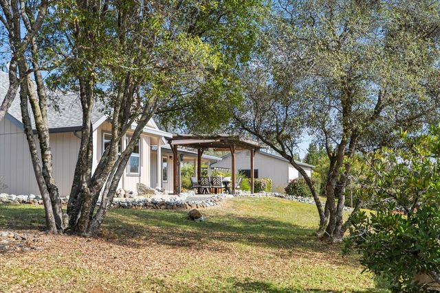 15666 Wolf Mountain Rd, Grass Valley, CA 95949